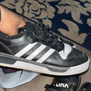 Adidas forum low